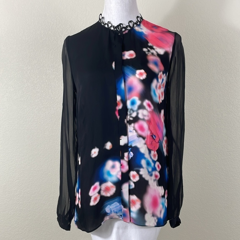 NWT Elie Tahari 100% silk‎ long sleeve button front floral blouse size XS